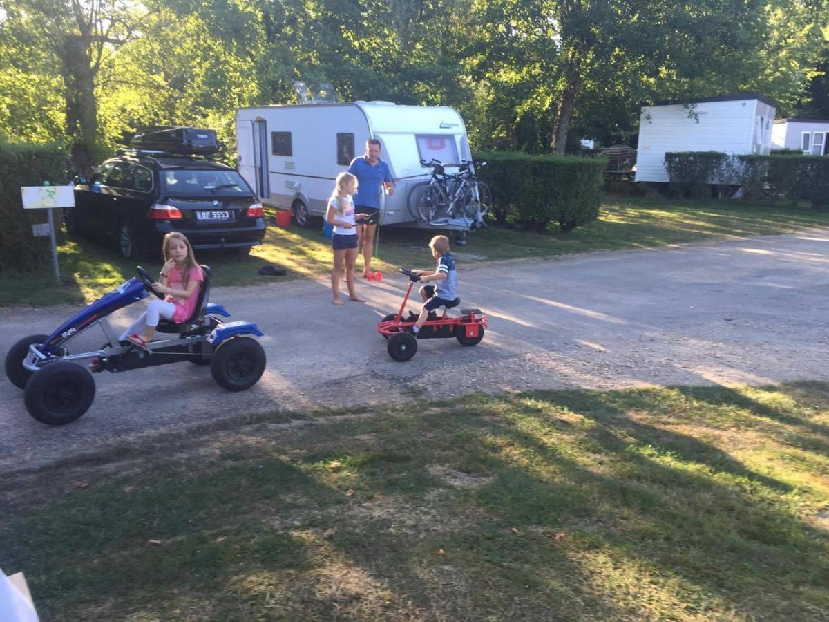 Camping Du Sevron Saint-Etienne-du-Bois  Kültér fotó